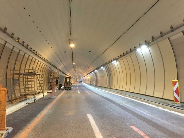 Fire boards vs sprayed mortar in fire protection for tunnels